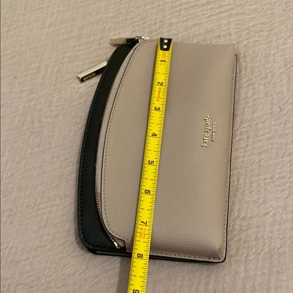 Kate Spade Sylvia Taupe and Black Leather Phone bag . No strap - Picture 6 of 6